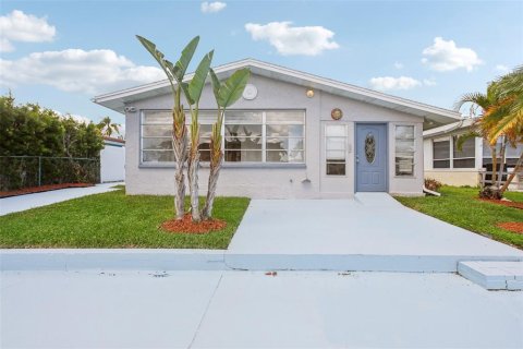 House in New Port Richey, Florida 3 bedrooms, 127 sq.m. № 1322463 - photo 14