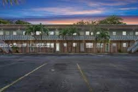 Condominio en venta en Dania Beach, Florida, 1 dormitorio, 66.24 m2 № 751747 - foto 1