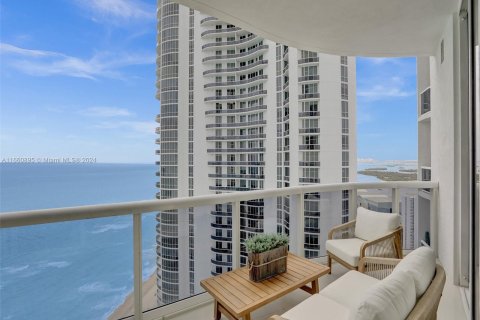 Condo in Sunny Isles Beach, Florida, 3 bedrooms  № 1367099 - photo 12