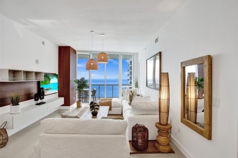 Condo in Sunny Isles Beach, Florida, 3 bedrooms  № 1367099 - photo 2