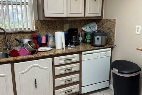 Condo in Miami, Florida, 1 bedroom  № 868156 - photo 5