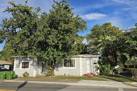 Villa ou maison à vendre à Hallandale Beach, Floride: 4 chambres, 138.61 m2 № 868154 - photo 2
