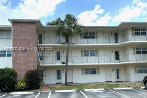 Condominio en venta en Hallandale Beach, Florida, 2 dormitorios, 97.55 m2 № 1189184 - foto 21