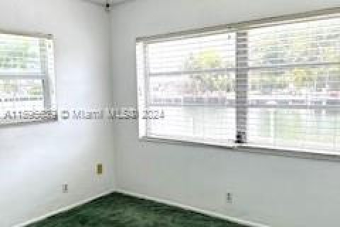 Condominio en venta en Hallandale Beach, Florida, 2 dormitorios, 97.55 m2 № 1189184 - foto 10