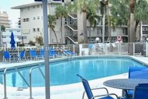 Condominio en venta en Hallandale Beach, Florida, 2 dormitorios, 97.55 m2 № 1189184 - foto 24
