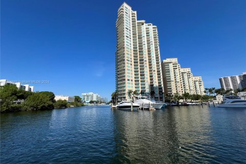 Condominio en venta en Aventura, Florida, 3 dormitorios, 173.36 m2 № 1189219 - foto 3