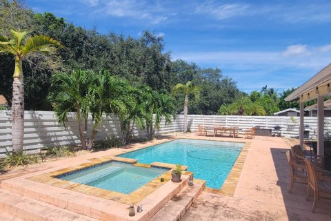 Villa ou maison à vendre à Miami, Floride: 4 chambres, 208.01 m2 № 1385682 - photo 2