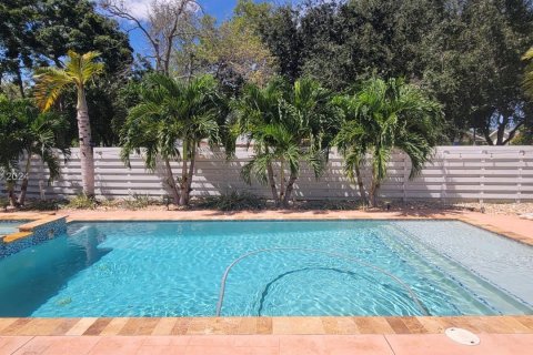 Casa en venta en Miami, Florida, 4 dormitorios, 208.01 m2 № 1385682 - foto 1