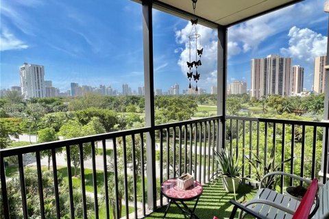 Condo in Aventura, Florida, 1 bedroom  № 1128494 - photo 1