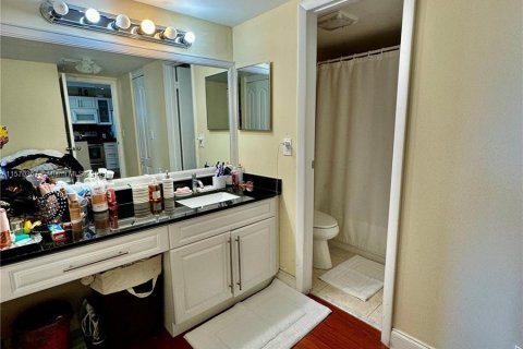 Condo in Aventura, Florida, 1 bedroom  № 1128494 - photo 13