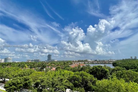 Condo in Aventura, Florida, 1 bedroom  № 1128494 - photo 2