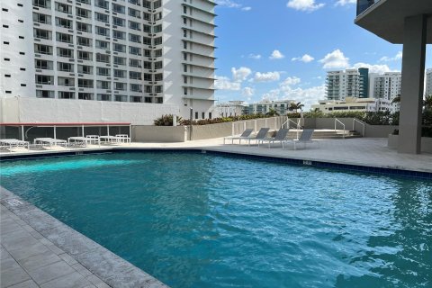 Condominio en venta en Miami Beach, Florida, 2 dormitorios, 94.76 m2 № 8569 - foto 10