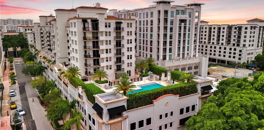 Condominio en Coral Gables, Florida, 2 dormitorios  № 1229333