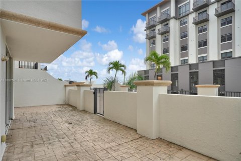 Copropriété à vendre à Coral Gables, Floride: 2 chambres, 90.12 m2 № 1229333 - photo 9