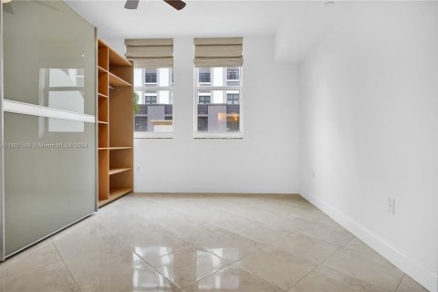 Condo in Coral Gables, Florida, 2 bedrooms  № 1229333 - photo 16