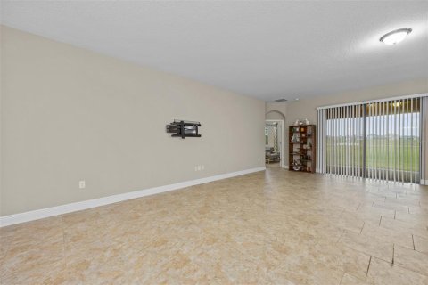 Casa en venta en Davenport, Florida, 4 dormitorios, 222.32 m2 № 937749 - foto 13