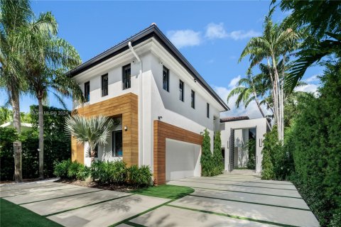 House in Miami Beach, Florida 6 bedrooms, 464.51 sq.m. № 1327610 - photo 9