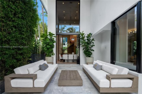 Casa en venta en Miami Beach, Florida, 6 dormitorios, 464.51 m2 № 1327610 - foto 28