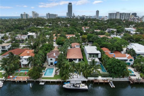 Casa en venta en Miami Beach, Florida, 6 dormitorios, 464.51 m2 № 1327610 - foto 3