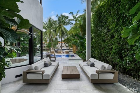 Casa en venta en Miami Beach, Florida, 6 dormitorios, 464.51 m2 № 1327610 - foto 29