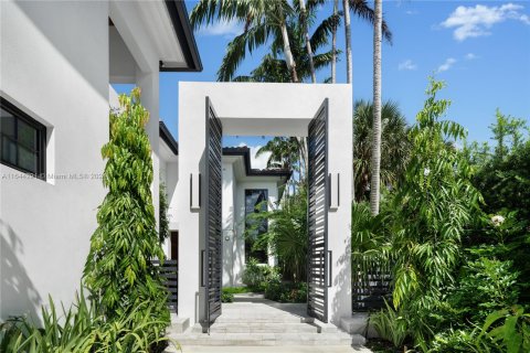 Casa en venta en Miami Beach, Florida, 6 dormitorios, 464.51 m2 № 1327610 - foto 10