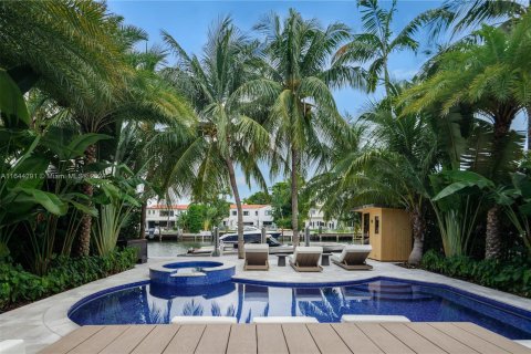 Casa en venta en Miami Beach, Florida, 6 dormitorios, 464.51 m2 № 1327610 - foto 24