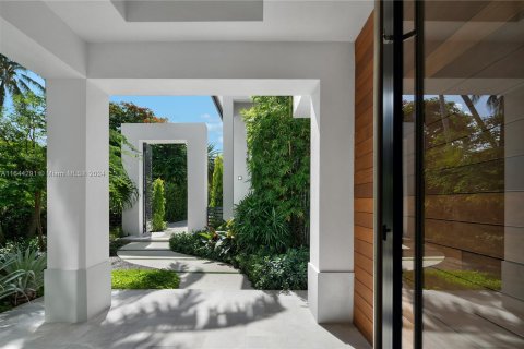 Casa en venta en Miami Beach, Florida, 6 dormitorios, 464.51 m2 № 1327610 - foto 12