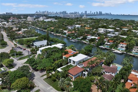 Villa ou maison à vendre à Miami Beach, Floride: 6 chambres, 464.51 m2 № 1327610 - photo 1