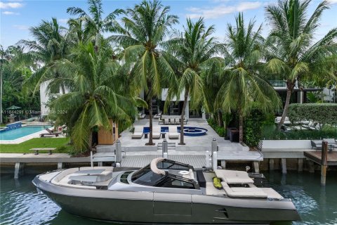 Casa en venta en Miami Beach, Florida, 6 dormitorios, 464.51 m2 № 1327610 - foto 4