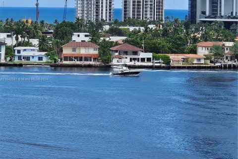 Condo in Aventura, Florida, 2 bedrooms  № 1327609 - photo 1