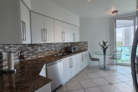 Condo in Aventura, Florida, 2 bedrooms  № 1327609 - photo 18