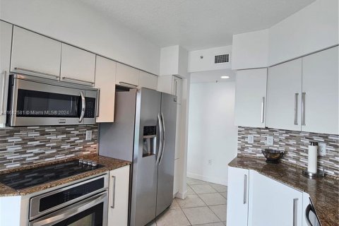 Condo in Aventura, Florida, 2 bedrooms  № 1327609 - photo 22