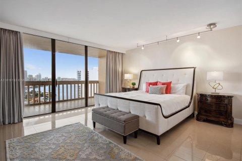 Condo in Aventura, Florida, 3 bedrooms  № 1240439 - photo 17