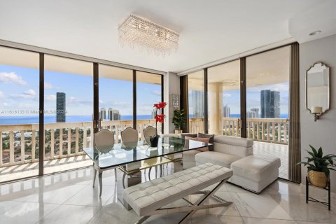 Condo in Aventura, Florida, 3 bedrooms  № 1240439 - photo 13