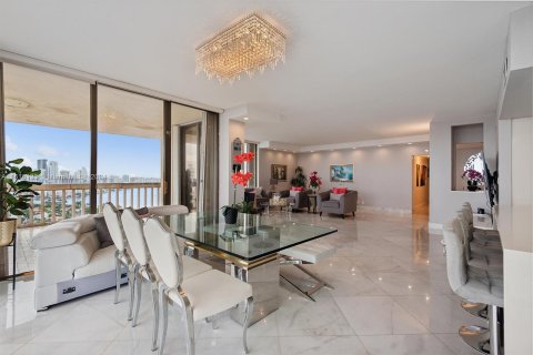 Copropriété à vendre à Aventura, Floride: 3 chambres, 220.27 m2 № 1240439 - photo 12