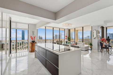 Condominio en venta en Aventura, Florida, 3 dormitorios, 220.27 m2 № 1240439 - foto 15