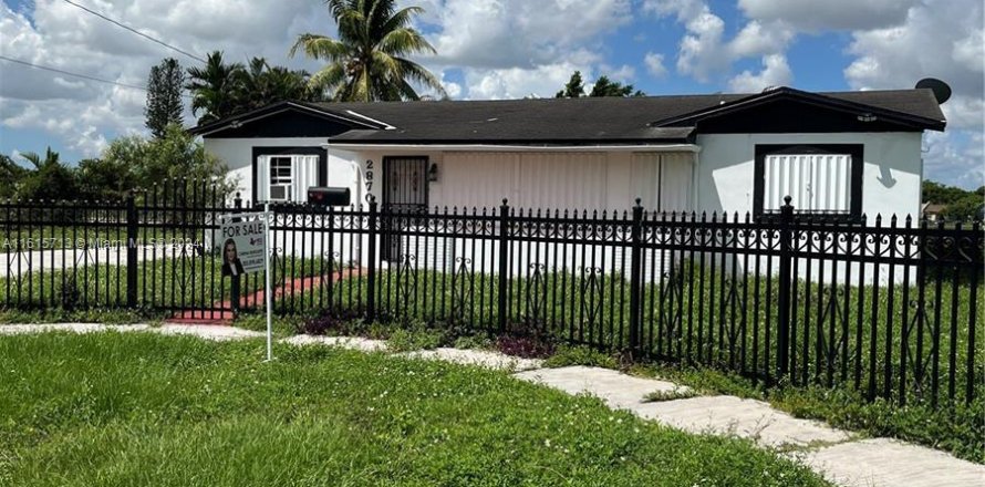 Casa en Miami Gardens, Florida 4 dormitorios, 166.67 m2 № 1240438