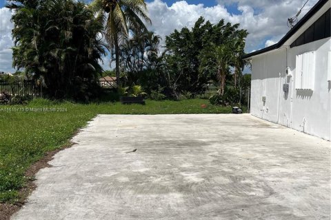 Casa en venta en Miami Gardens, Florida, 4 dormitorios, 166.67 m2 № 1240438 - foto 6