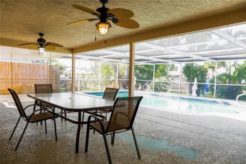 House in Hollywood, Florida 3 bedrooms, 122.07 sq.m. № 1240404 - photo 25