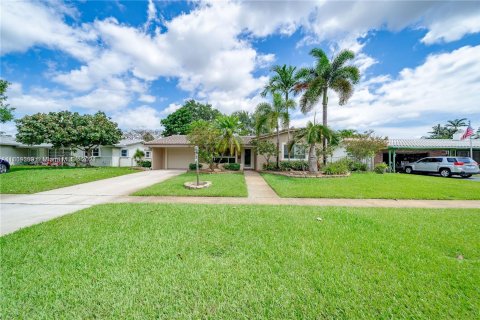 Villa ou maison à vendre à Hollywood, Floride: 3 chambres, 122.07 m2 № 1240404 - photo 2