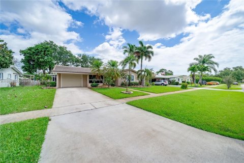 Villa ou maison à vendre à Hollywood, Floride: 3 chambres, 122.07 m2 № 1240404 - photo 8