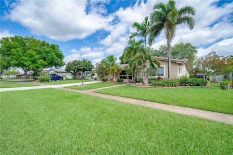 Villa ou maison à vendre à Hollywood, Floride: 3 chambres, 122.07 m2 № 1240404 - photo 10