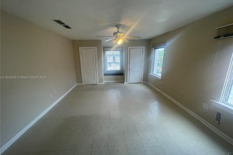 House in Miami, Florida 3 bedrooms, 200.67 sq.m. № 1292636 - photo 28