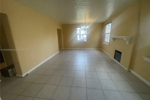 House in Miami, Florida 3 bedrooms, 200.67 sq.m. № 1292636 - photo 12