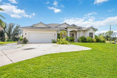 Villa ou maison à vendre à North Port, Floride: 4 chambres, 264.12 m2 № 1363173 - photo 6