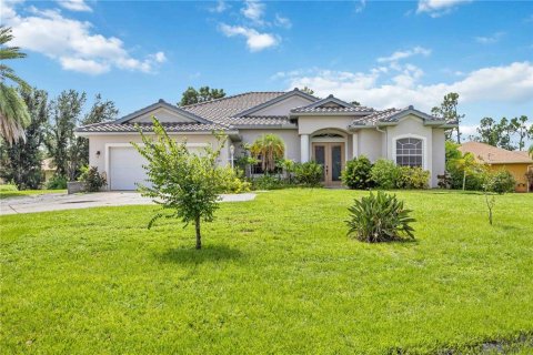 Villa ou maison à vendre à North Port, Floride: 4 chambres, 264.12 m2 № 1363173 - photo 1