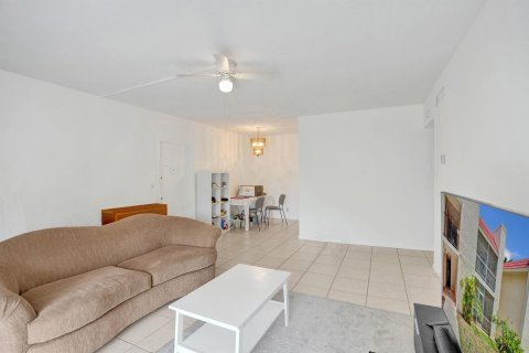 Condo in Boca Raton, Florida, 1 bedroom  № 1222390 - photo 22