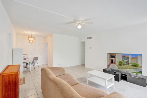 Condo in Boca Raton, Florida, 1 bedroom  № 1222390 - photo 23