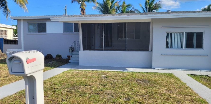 House in Miami, Florida 3 bedrooms, 103.12 sq.m. № 1271990