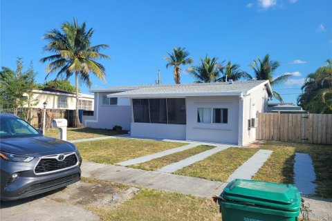 House in Miami, Florida 3 bedrooms, 103.12 sq.m. № 1271990 - photo 2